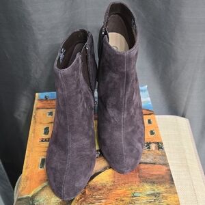 Bella Vita Brown Ankle Boots with Modern Elegance